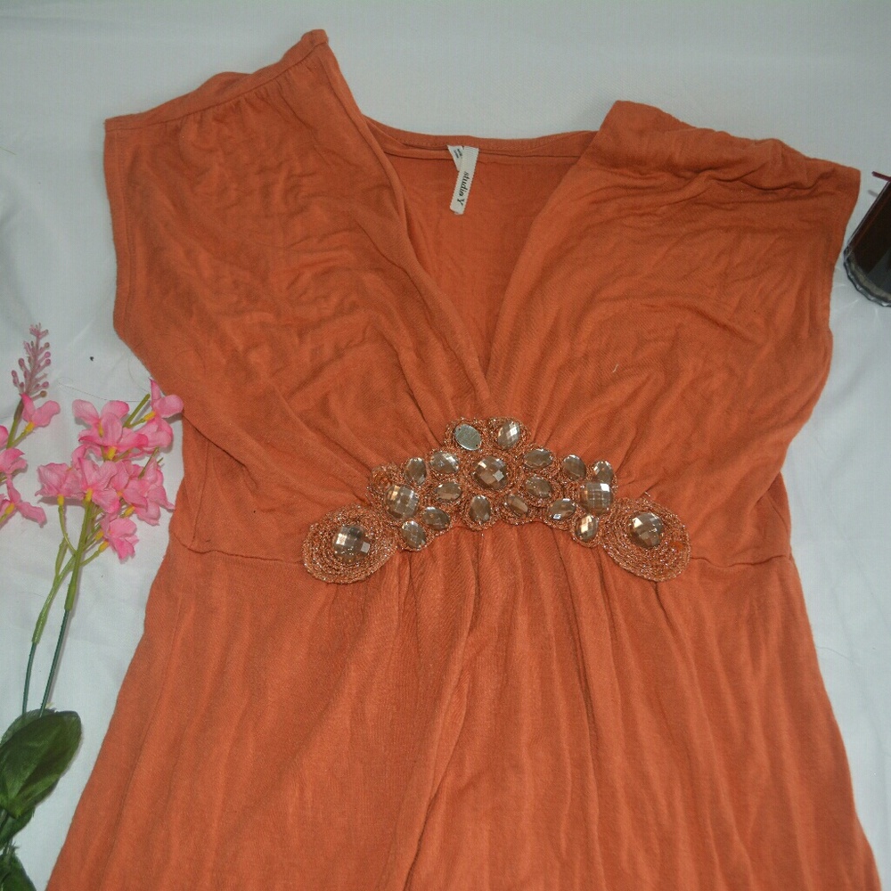 Glamorous embellished v neck Tee